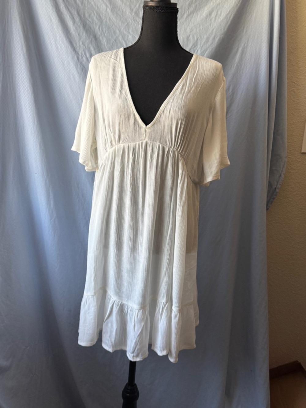 NWT Influence Women's White V-Neck Short Sleeve Dress Size 6